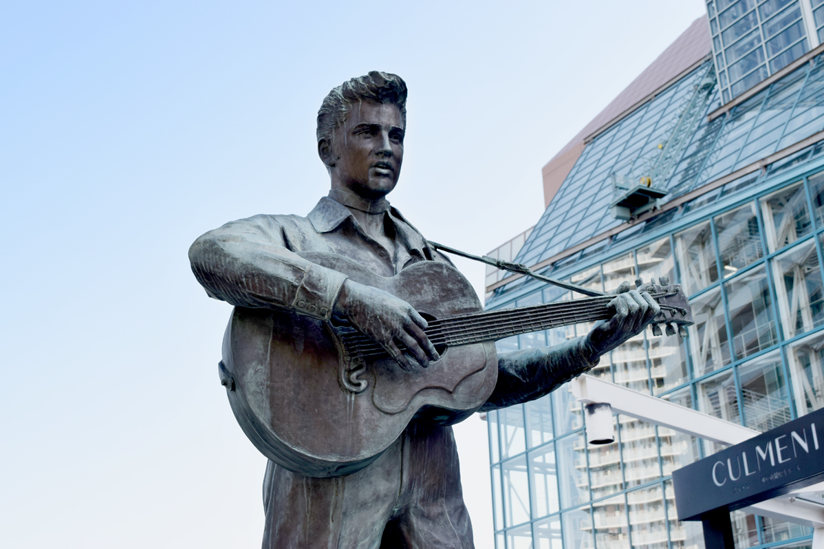 神戸ハーバーランドにあるプレスリー像について | 神戸ジャズ